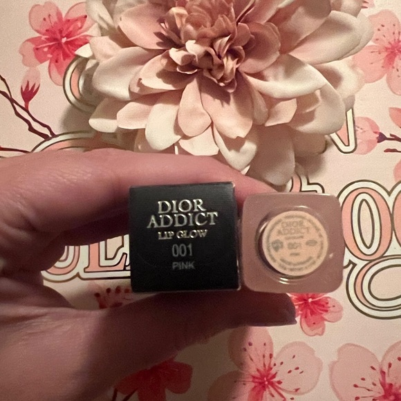 Dior Addict Lip Glow Hydrating Lip Balm 001 Pink - Picture 4 of 8